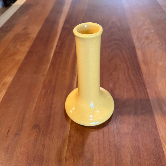 Vintage Hall Vase 631 1/2 Bud Vase - Picture 2 of 8